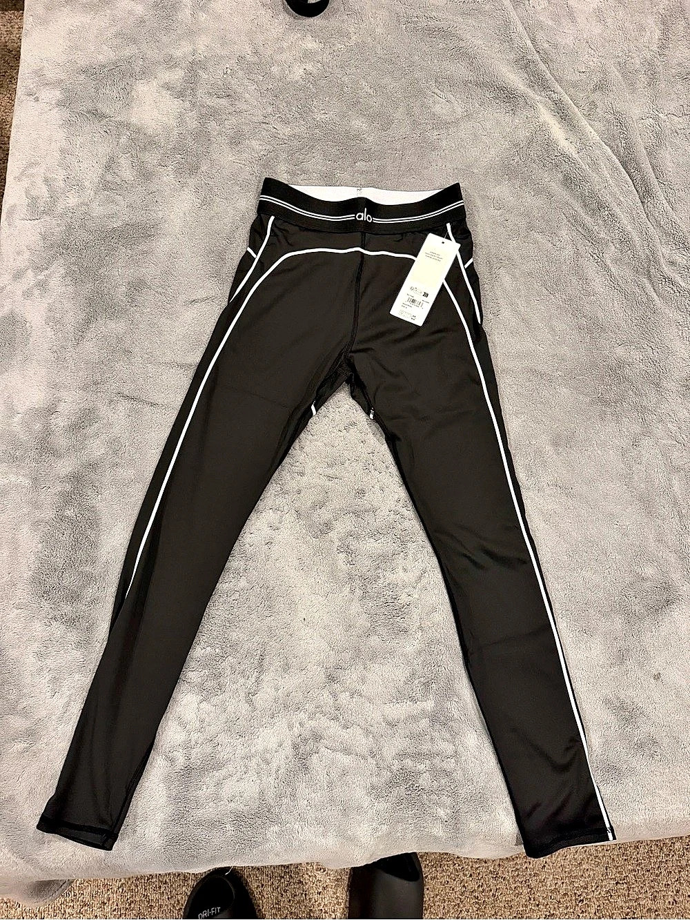 Alo Black & White NWT Athletic Leggings